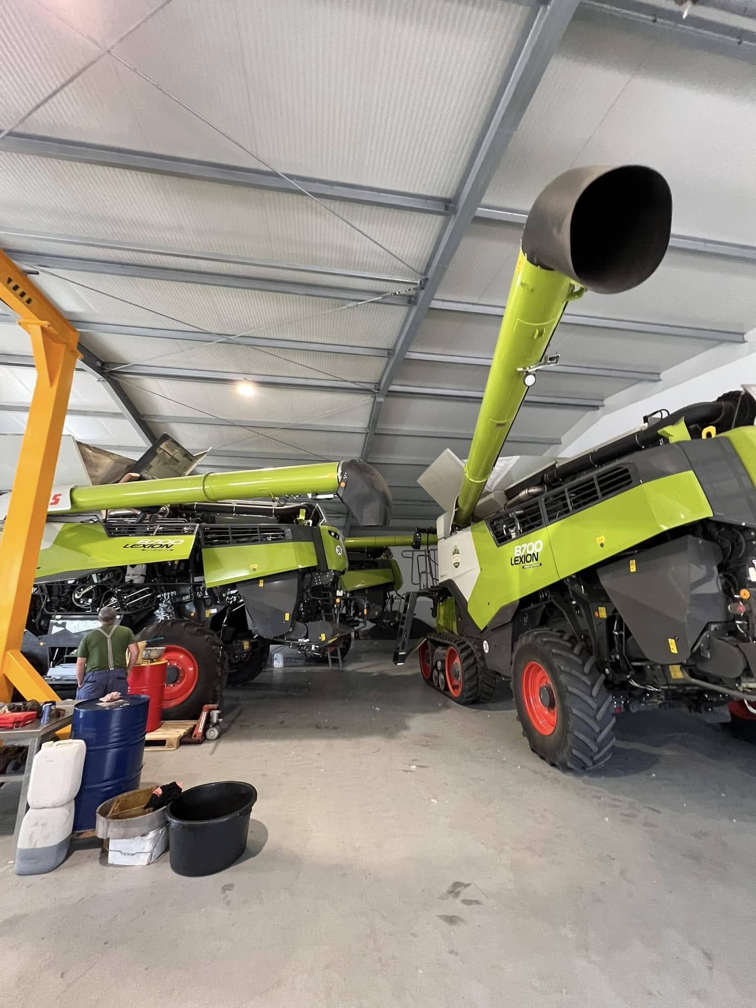 Kombajny CLAAS Lexion v dílně.